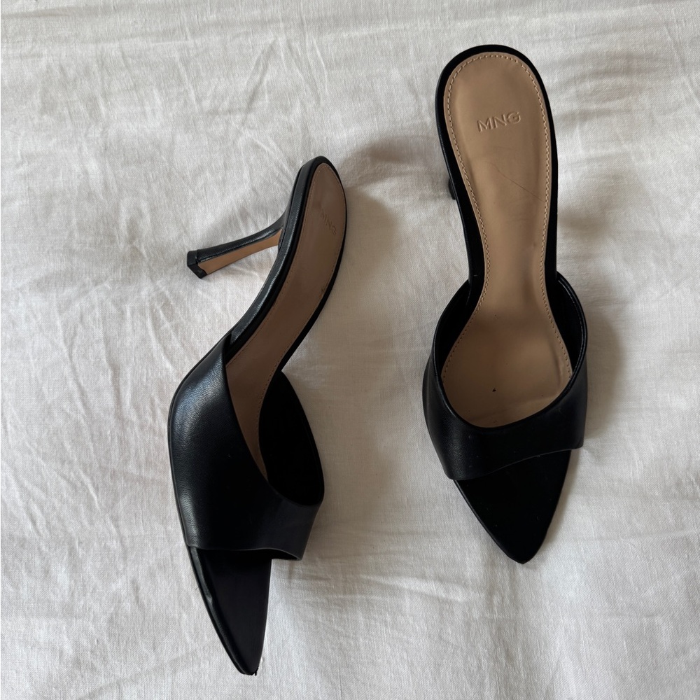 KITTEN-HEEL LEATHER SANDAL - Black